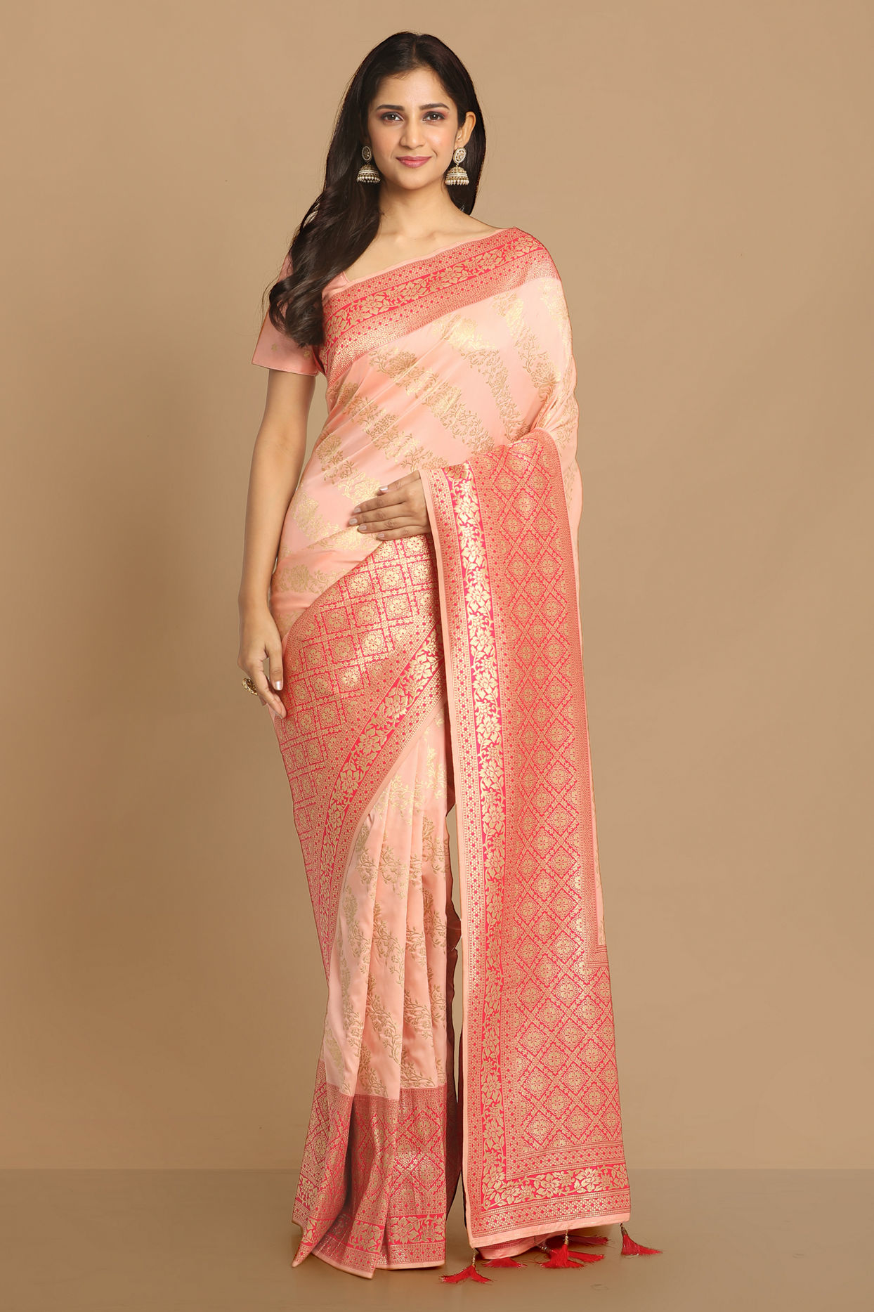 alt message - Mohey Women Graceful Light Pink Saree image number 0